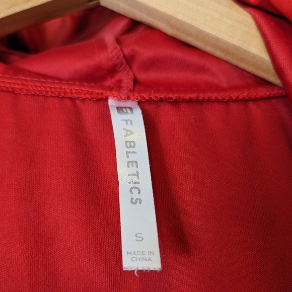 Fabletics Europa Matte Red Pullover Hooded Windbreaker: Women's Small - Picture 4 of 11